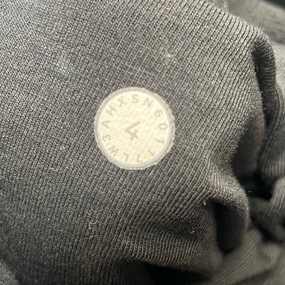 Lululemon Wind Down Pullover size 4 EUC black - Picture 3 of 5